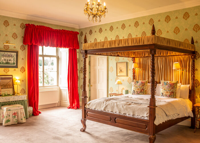 Slane Castle bedoom with four poster bed