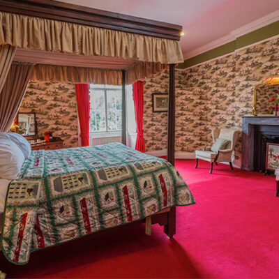 Four Poster bed in Hunting Room