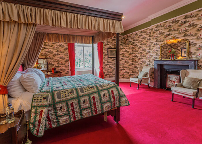 Four Poster bed in Hunting Room