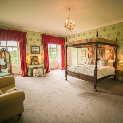 Four poster bed at Slane Castle