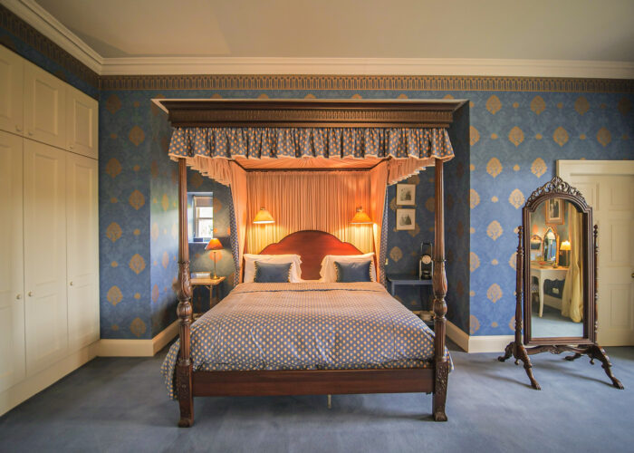 Four Poster bed and mirror in the Kings Room